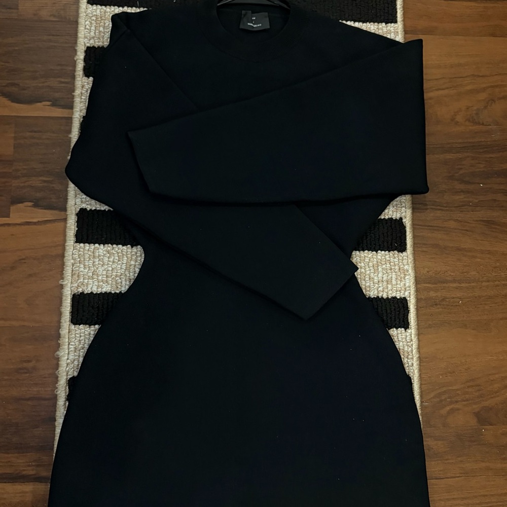 Elegant Black Dress
(Like new )